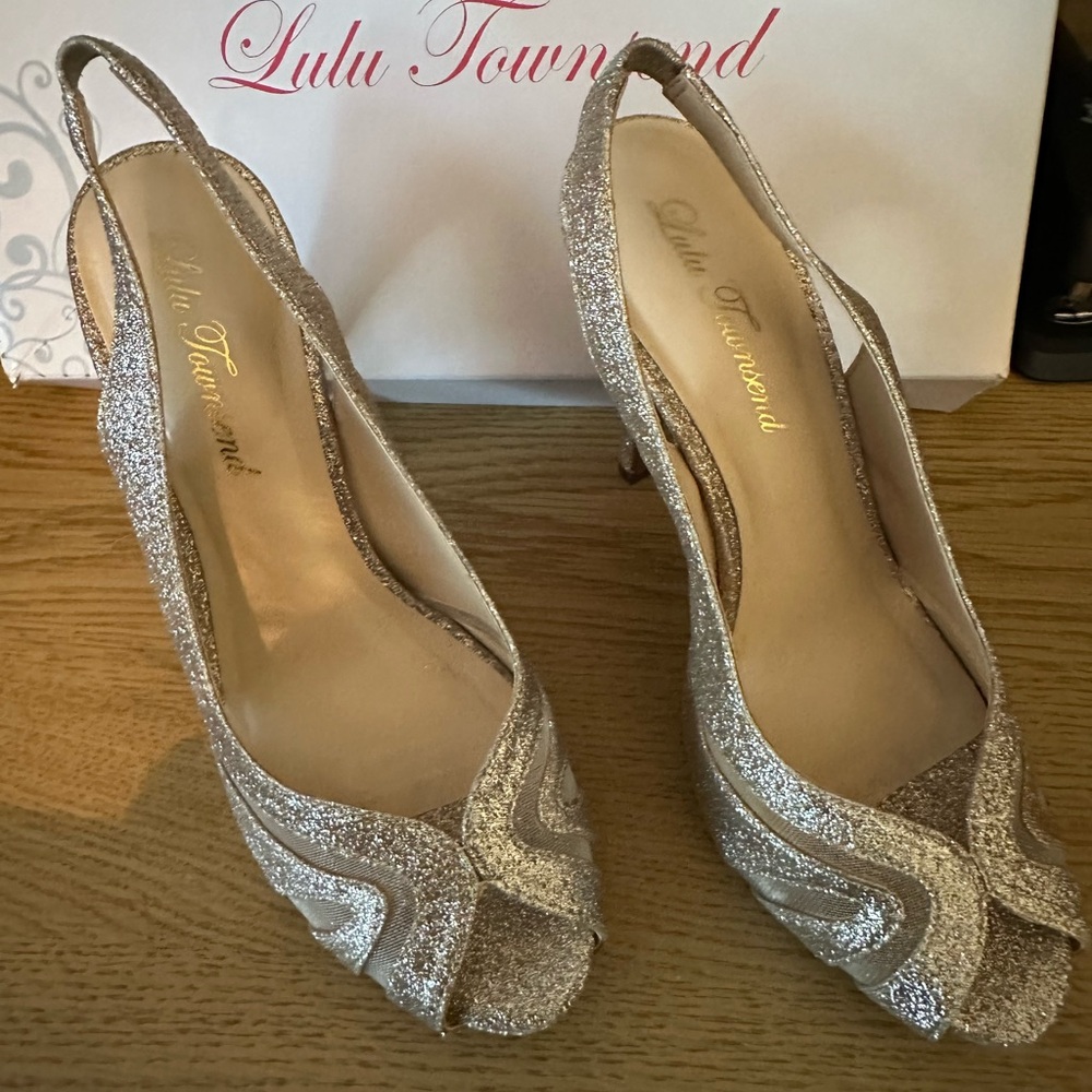 Lulu Townsend size 7 high heel. Worn once for wedding! Comfortable and sexy!